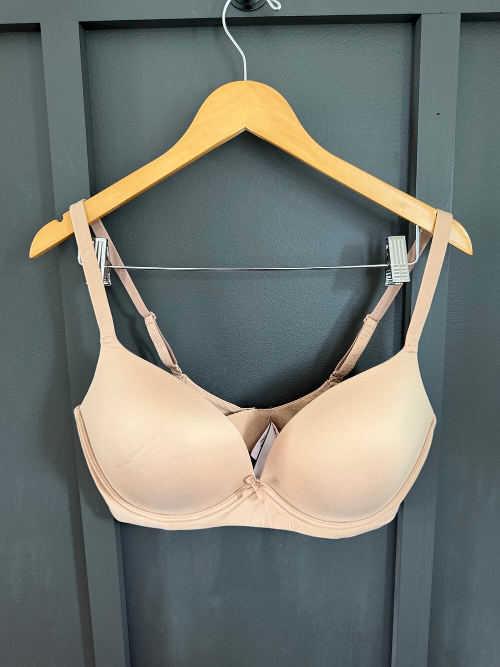 Victoria's Secret Body No-Wire Womens Tan Bra - Size 38DD Memory Fit Wireless